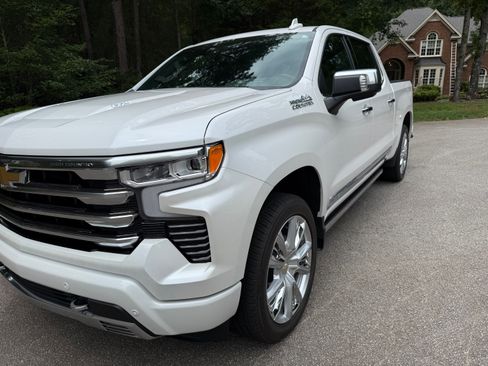 Used 2025 Chevrolet Silverado 1500 High Country w/ High Country Premium Package AWD/4WD image 28