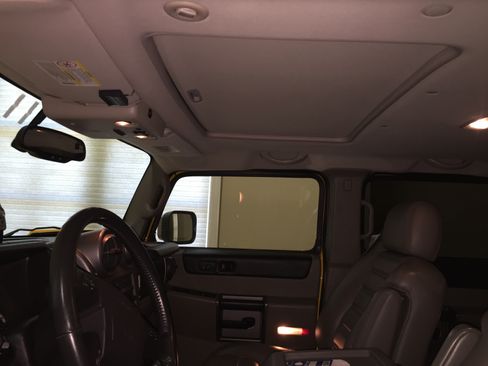 Used 2003 HUMMER H2 w/ Preferred Equipment Group image 5