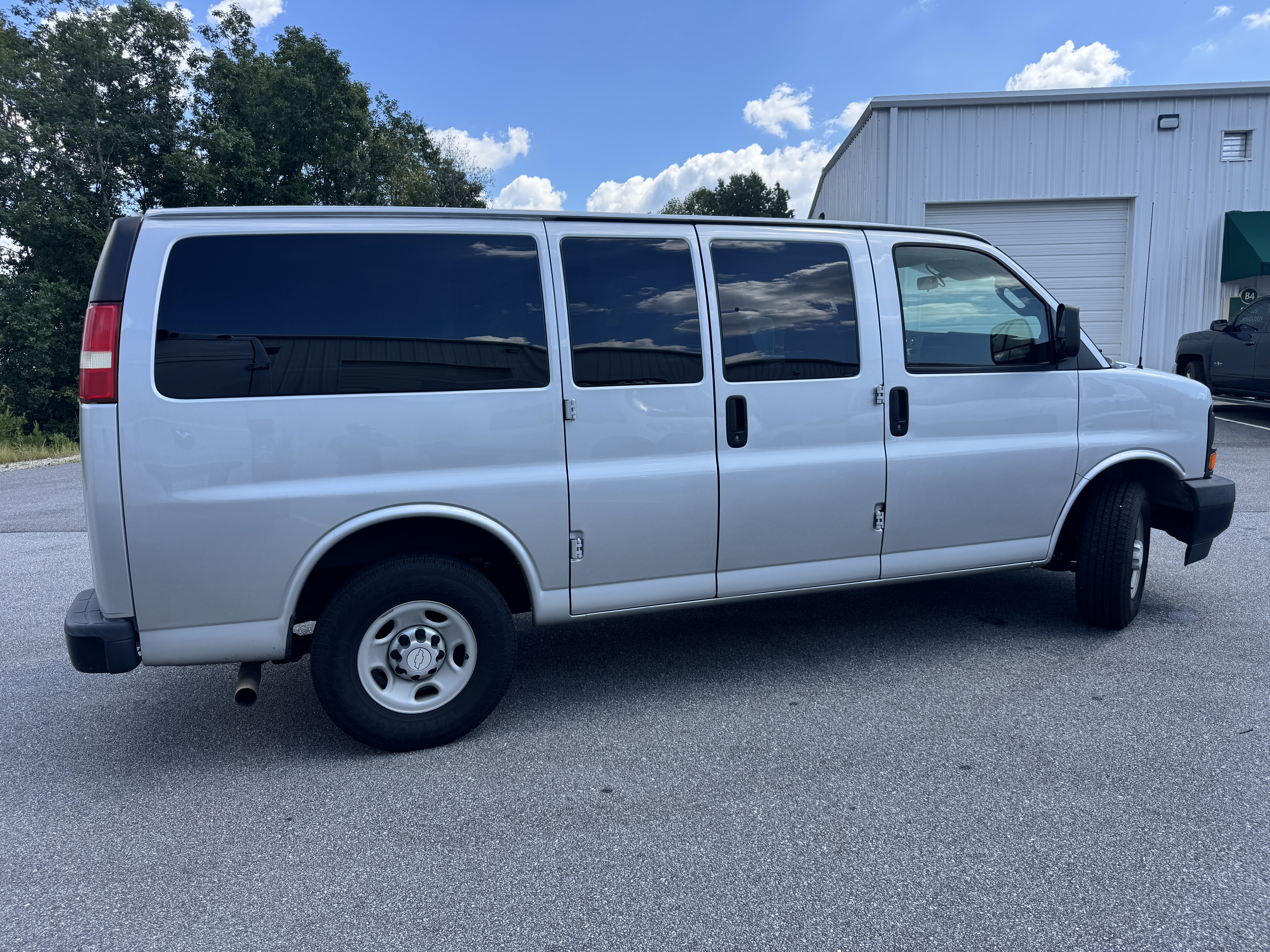 Used 2017 Chevrolet Express 2500 LS RWD image 12