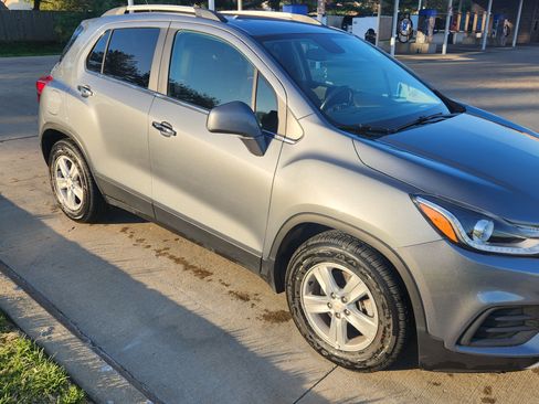 Used 2019 Chevrolet Trax LT w/ LT Convenience Package FWD image 11