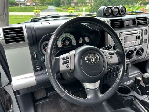 Used 2011 Toyota FJ Cruiser 4WD w/ Upgrade Pkg image 10
