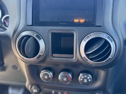 Used 2018 Jeep Wrangler Sport image 11