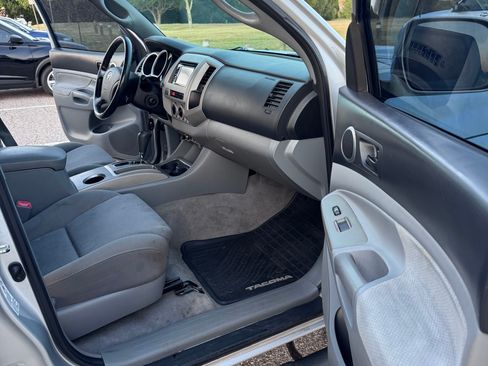 Used 2010 Toyota Tacoma PreRunner RWD image 13