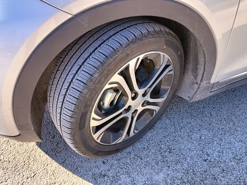 Used 2017 Chevrolet Bolt Premier image 5