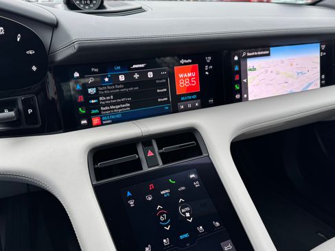 Used 2021 Porsche Taycan 4S image 21