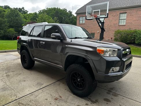 Used 2010 Toyota 4Runner SR5 AWD/4WD image 1