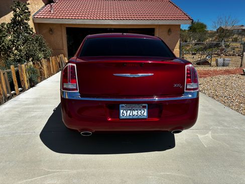 Used 2012 Chrysler 300 C w/ 19-Premium Speaker Group RWD image 5