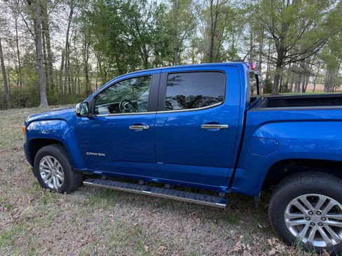 Used 2018 GMC Canyon SLT w/ Driver Alert Package image 2