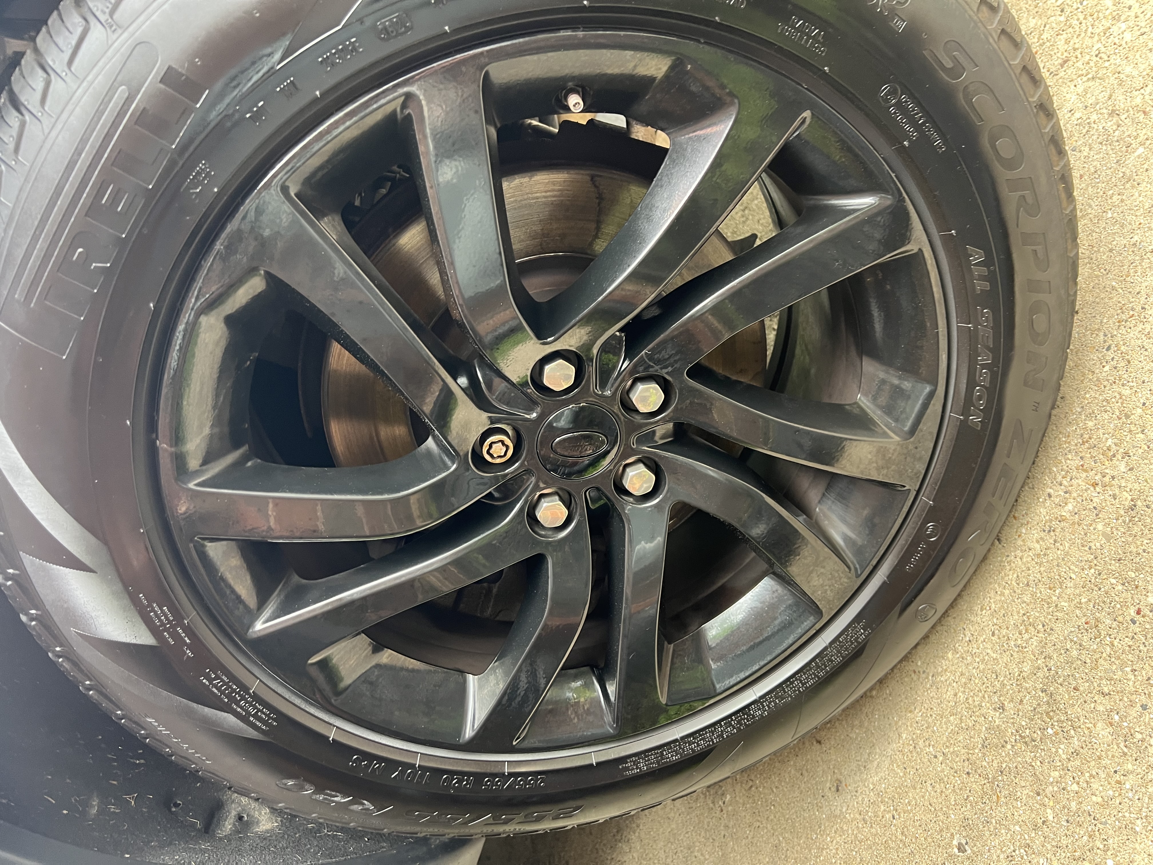 Used 2017 Land Rover Discovery HSE AWD/4WD image 11