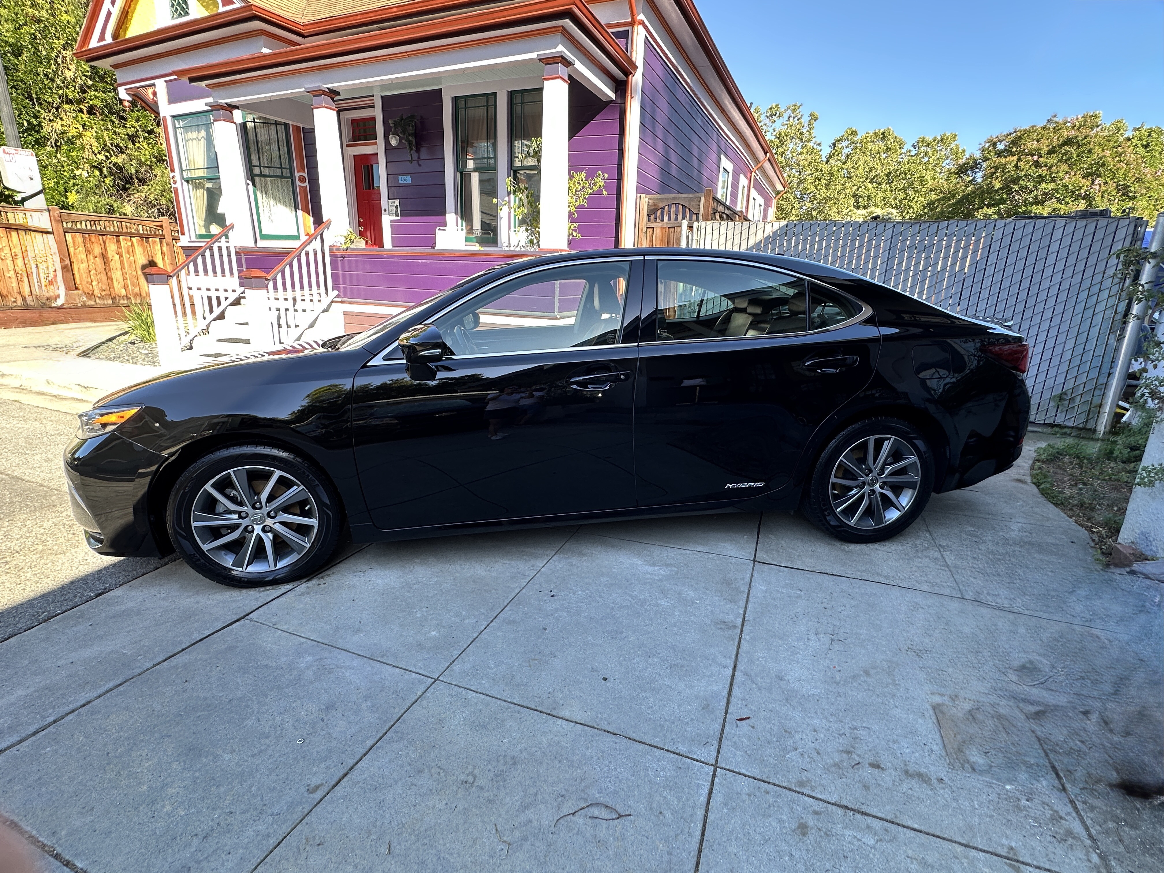Used 2017 Lexus ES 300h w/ Luxury Package FWD image 1