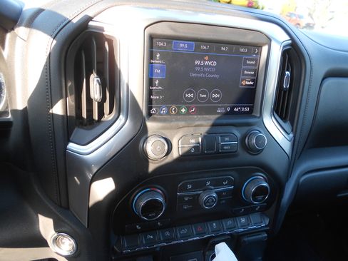 Used 2019 Chevrolet Silverado 1500 RST image 22
