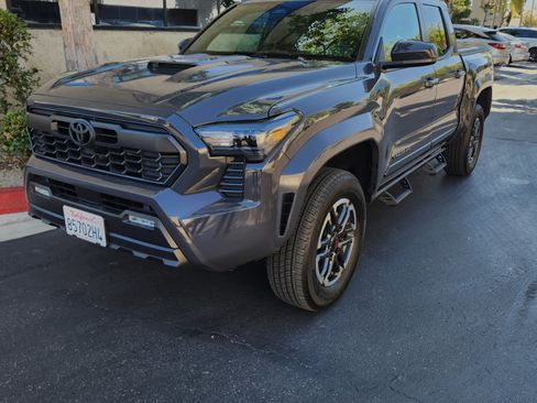 Used 2025 Toyota Tacoma TRD Sport AWD/4WD image 1