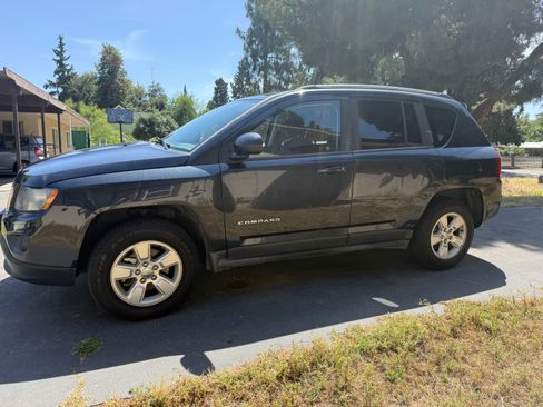 Used 2015 Jeep Compass Sport w/ Power Value Group FWD image 2