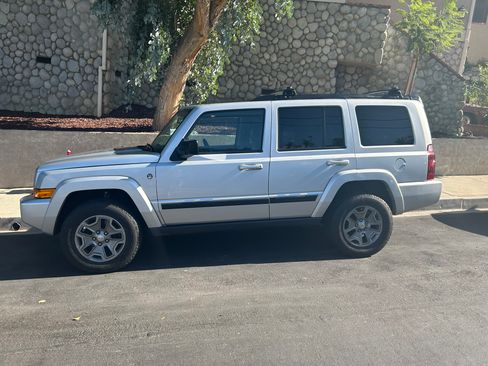 Used 2007 Jeep Commander Sport AWD/4WD image 1