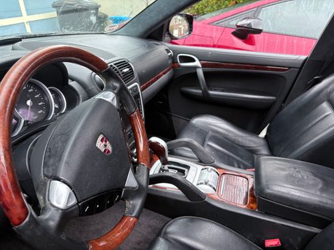 Used 2008 Porsche Cayenne Turbo image 6