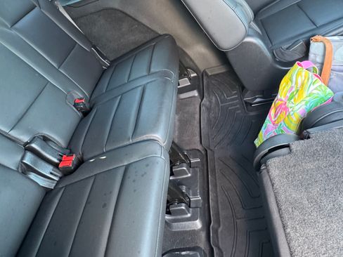 Used 2022 Cadillac Escalade Luxury w/ LPO, Illumination Package image 11