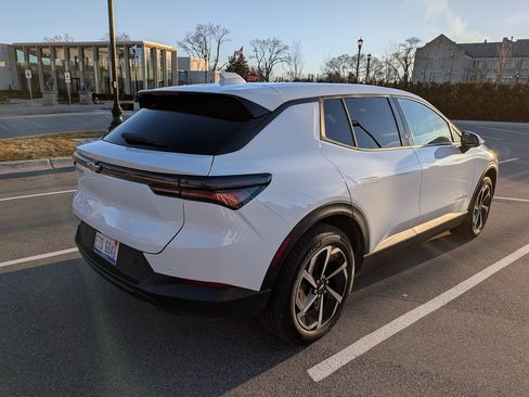 Used 2025 Chevrolet Equinox EV LT image 8