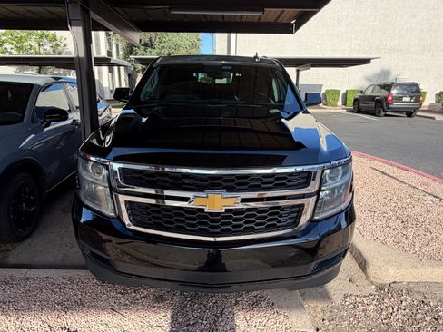 Used 2019 Chevrolet Suburban LT RWD image 1
