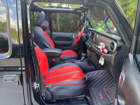 Used 2022 Jeep Gladiator Sport image 10