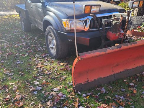 Used 2001 Toyota Tacoma Pickup image 1