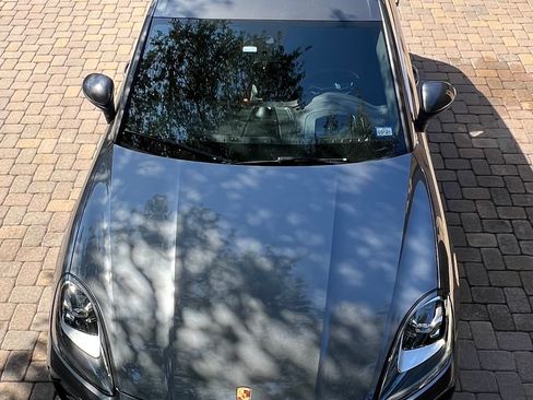 Used 2022 Porsche Cayenne image 4