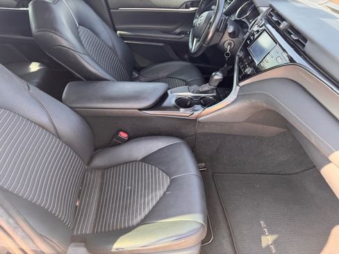 Used 2020 Toyota Camry SE image 8
