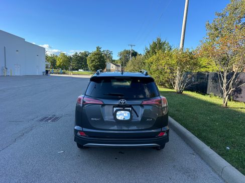 Used 2017 Toyota RAV4 XLE FWD image 6