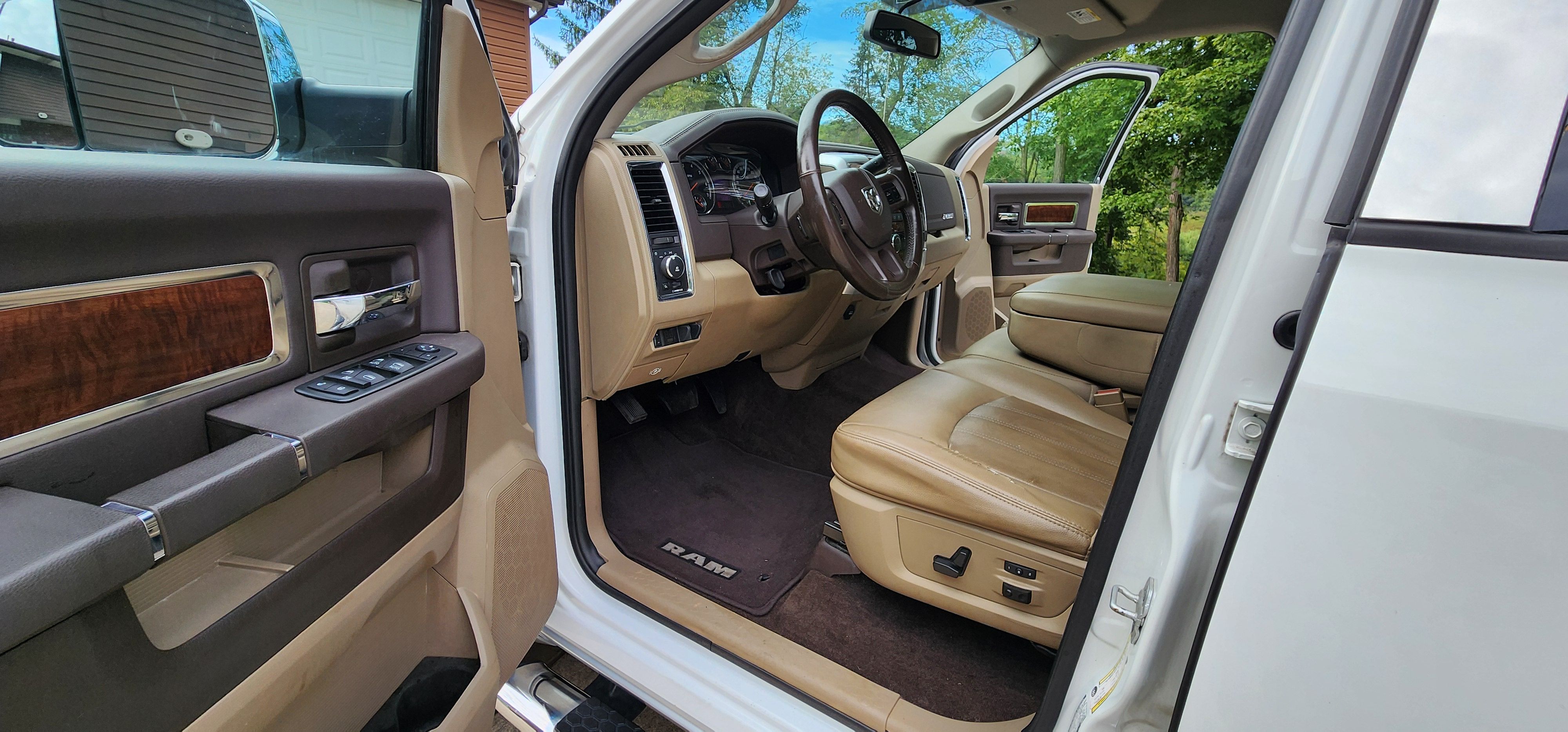 Used 2012 RAM 2500 Laramie w/ Protection Group AWD/4WD image 9