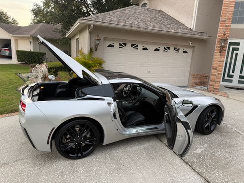 Used 2019 Chevrolet Corvette Stingray Coupe w/ 1LT RWD image 13
