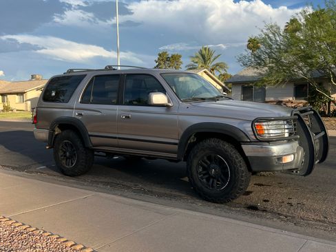 Used 2002 Toyota 4Runner SR5 RWD image 2