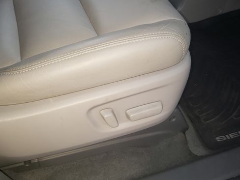 Used 2017 Toyota Sienna XLE FWD image 14