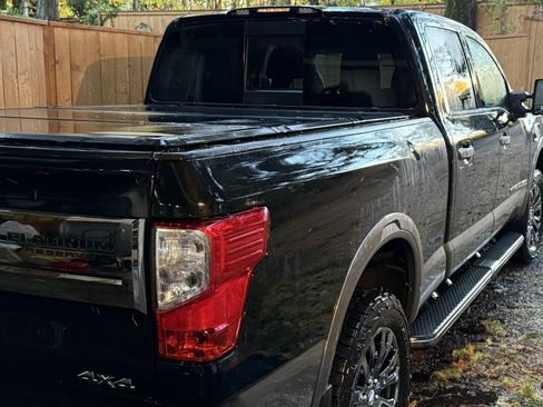Used 2019 Nissan Titan Platinum Reserve w/ Platinum Utility Package image 9
