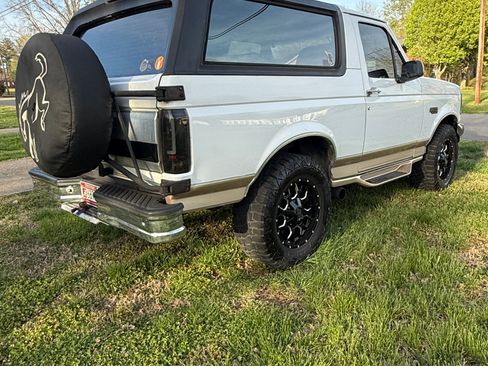 Used 1996 Ford Bronco image 9