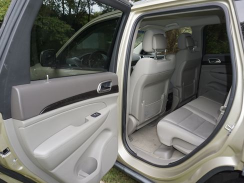 Used 2011 Jeep Grand Cherokee Laredo w/ Trailer Tow Group image 12