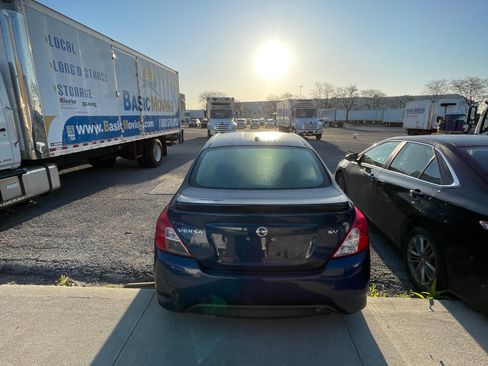 Used 2018 Nissan Versa SV image 5
