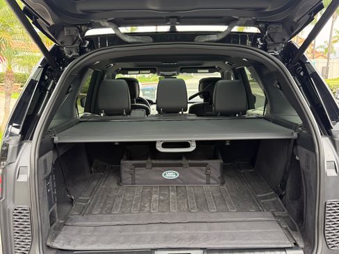 Used 2024 Land Rover Discovery Dynamic SE image 16