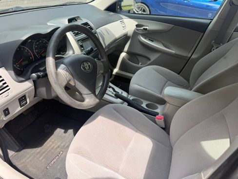 Used 2013 Toyota Corolla LE FWD image 13