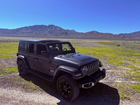 Used 2021 Jeep Wrangler Unlimited Sahara image 2