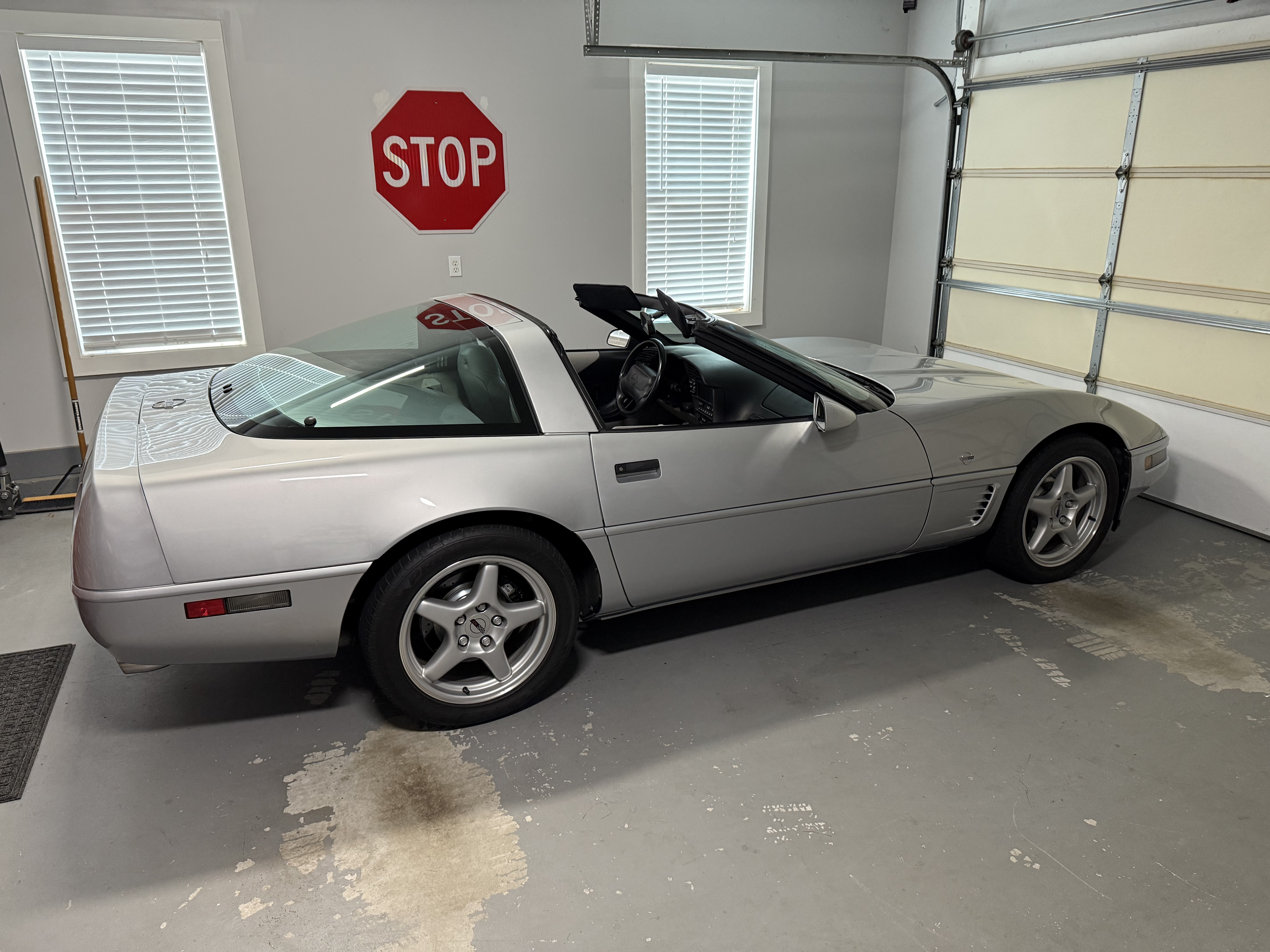 Used 1996 Chevrolet Corvette Coupe RWD image 1