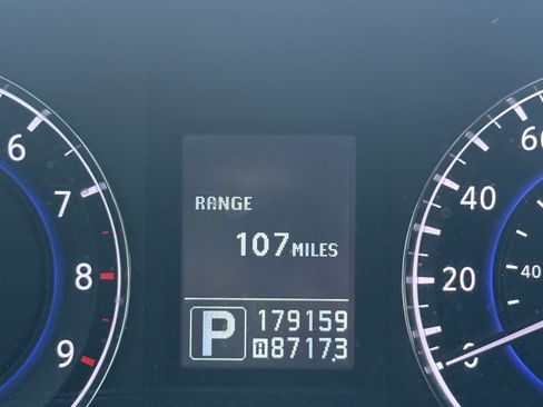 Used 2010 INFINITI G37 x Coupe w/ Premium Pkg image 10