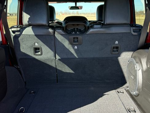 Used 2021 Jeep Wrangler Unlimited Rubicon w/ Xtreme Recon 35" Tire Package image 8