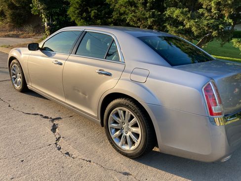 Used 2014 Chrysler 300 C image 5
