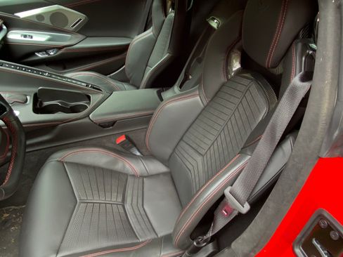 Used 2022 Chevrolet Corvette Stingray Premium Cpe w/ Z51 Performance Package RWD image 8