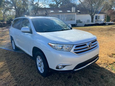 Used 2013 Toyota Highlander FWD image 4