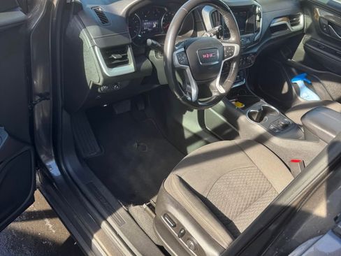 Used 2019 GMC Terrain SLE w/ Driver Convenience Package image 2