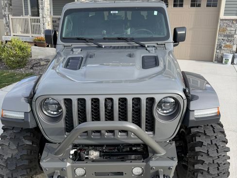 Used 2023 Jeep Gladiator Rubicon w/ LED Lighting Group AWD/4WD image 4