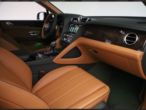 Used 2021 Bentley Bentayga V8 Sport Utility 4D image 9