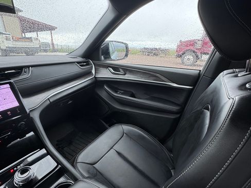 Used 2025 Jeep Grand Cherokee L Limited w/ Trailer Tow Package image 10