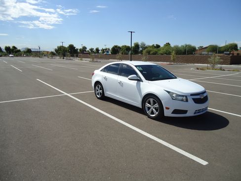 Used 2013 Chevrolet Cruze LT image 2
