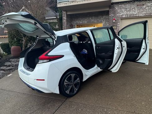 Used 2019 Nissan Leaf SV w/ SV Technology Package image 28